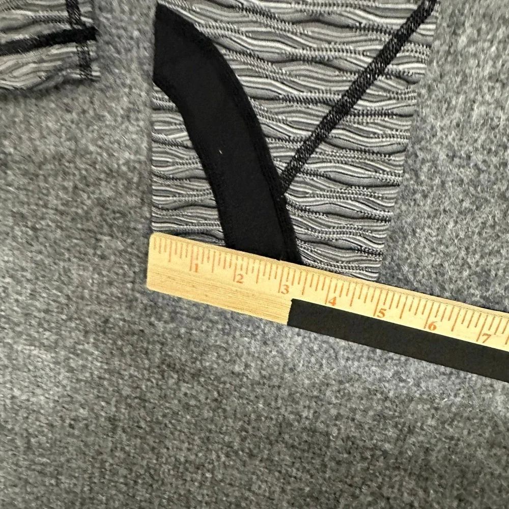 Lululemon Leggings Womens Size 8 Gray Textured Wave Crop Floral Waist Athletic